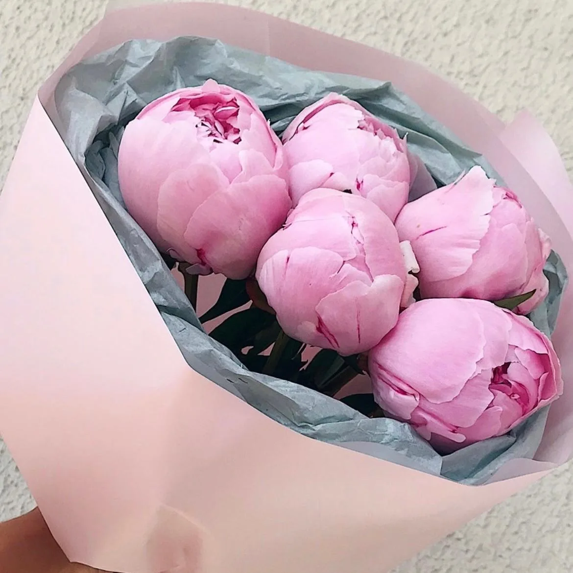 Букет из 5 розовых пионов