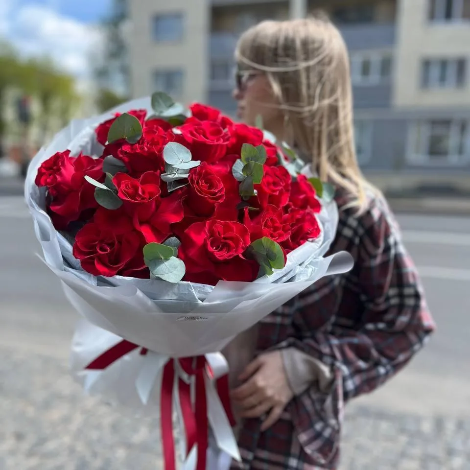 Букет «Смущение» (17 шт с эвкалиптом)