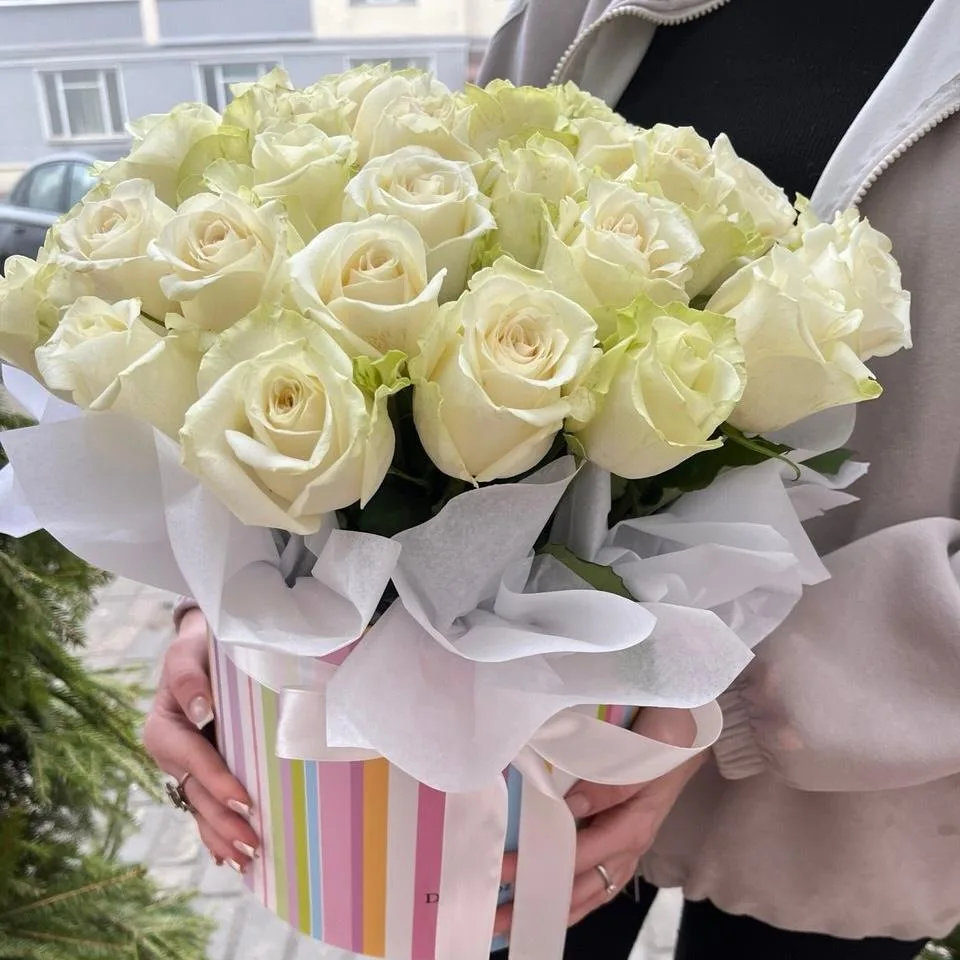 Цветы в коробке «Мираж» 25 роз